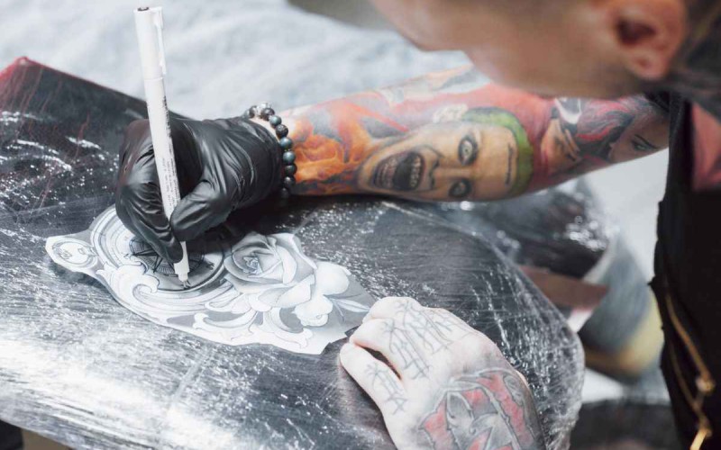 Czas noszenia folii second skin po zrobieniu tatuażu