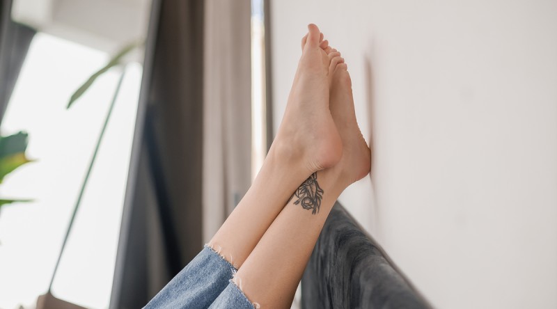 Tatuaż na kostce – delikatne wzory i pielęgnacja