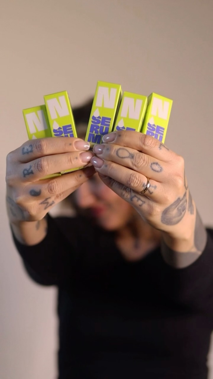 Post na Instagramie @neba.pl: Unboxing, który lubimy najbardziej! Kremy? Są. Zestaw krem + żel? Jest. Serum? O…